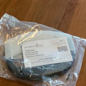 Pampered Chef - Crinkle Cutter - New, Never Used - #1089 B2